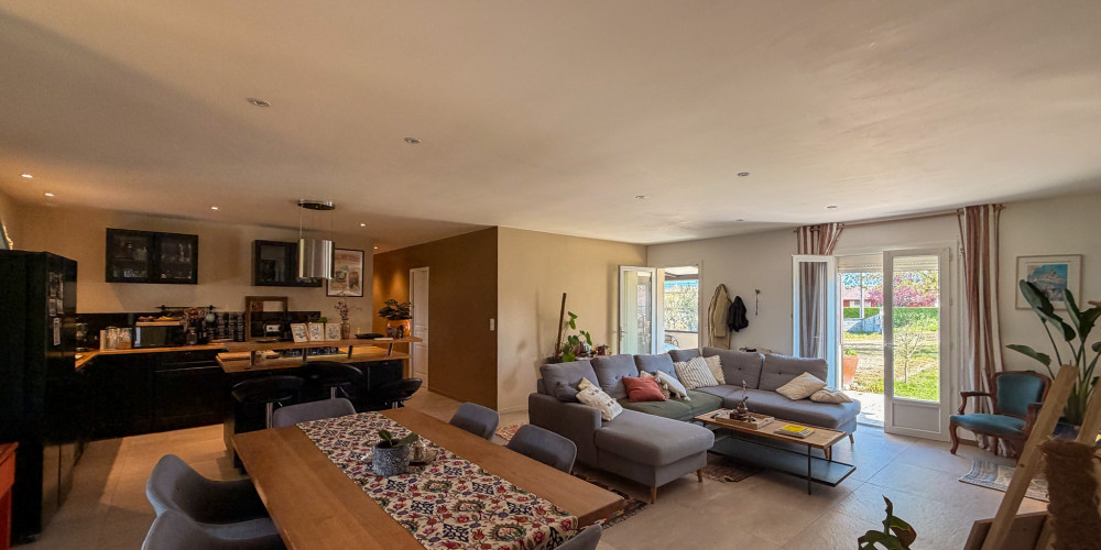 maison à LES PEINTURES (33230)